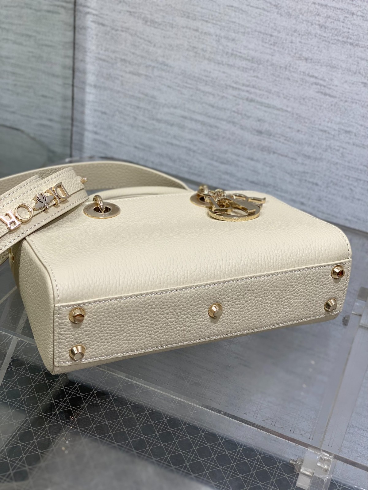 093 70123199;72123201 size 26x8x15cm;size 30x13x20cm