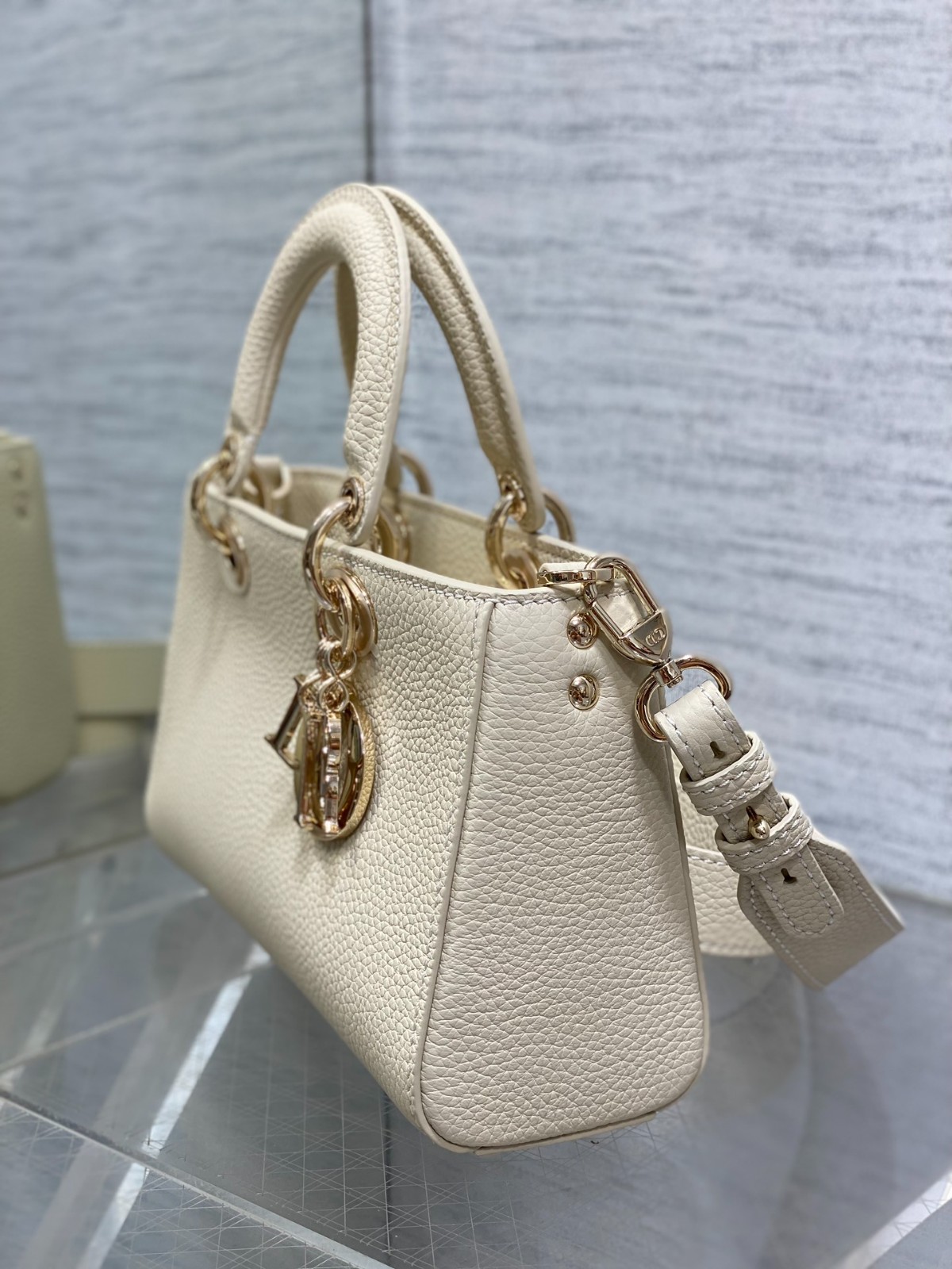093 70123199;72123201 size 26x8x15cm;size 30x13x20cm