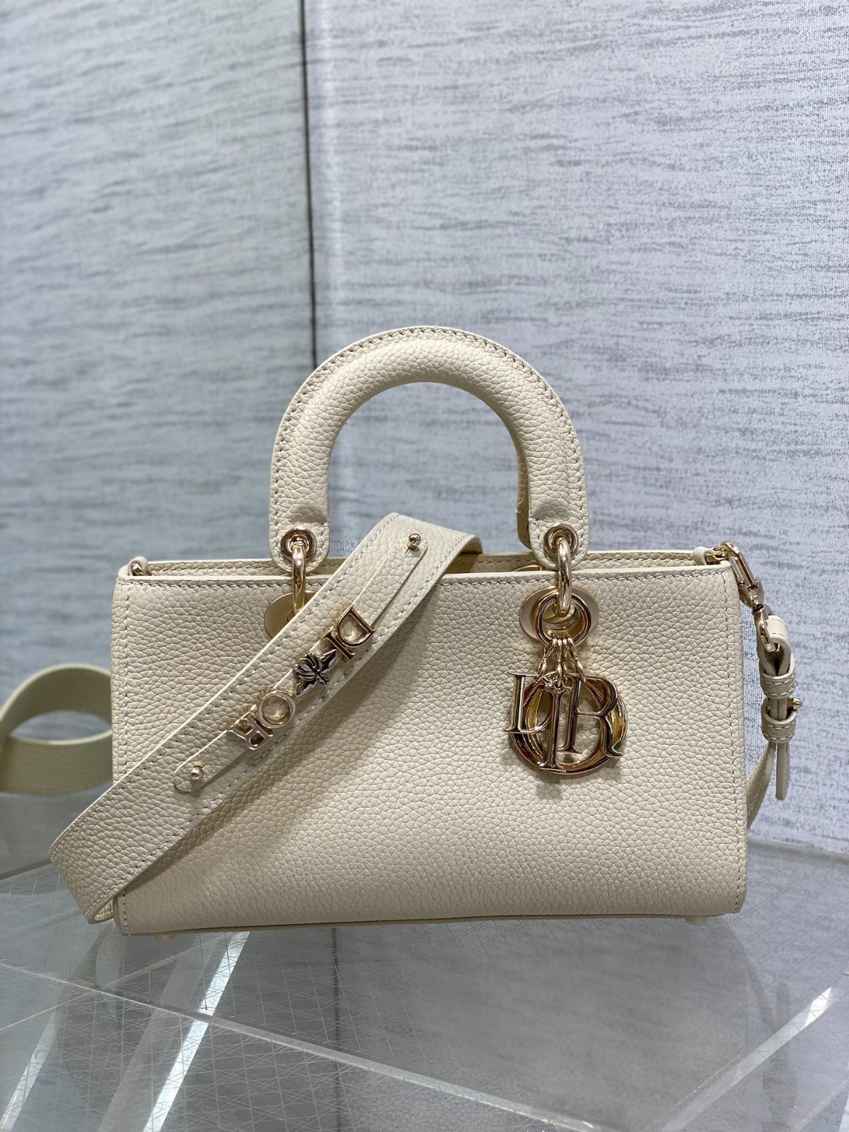 093 70123199;72123201 size 26x8x15cm;size 30x13x20cm