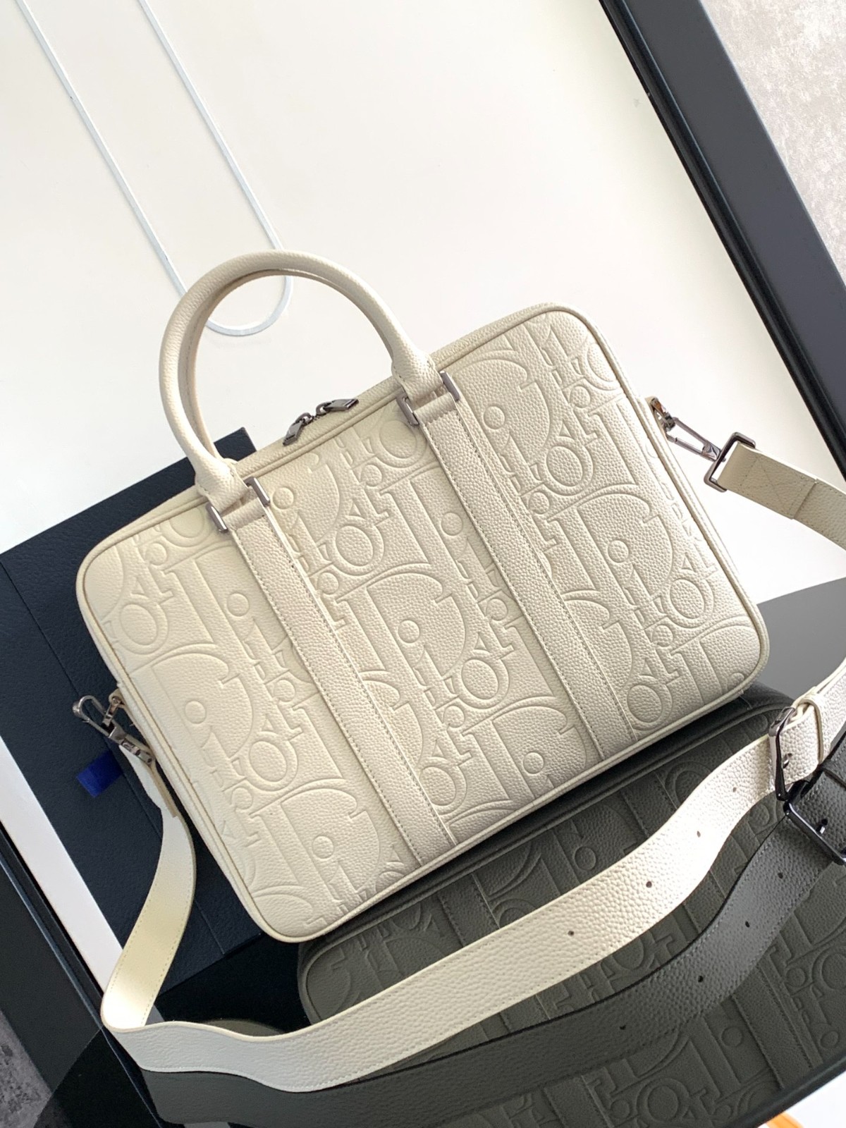 006 63123191 size 37x28x6cm