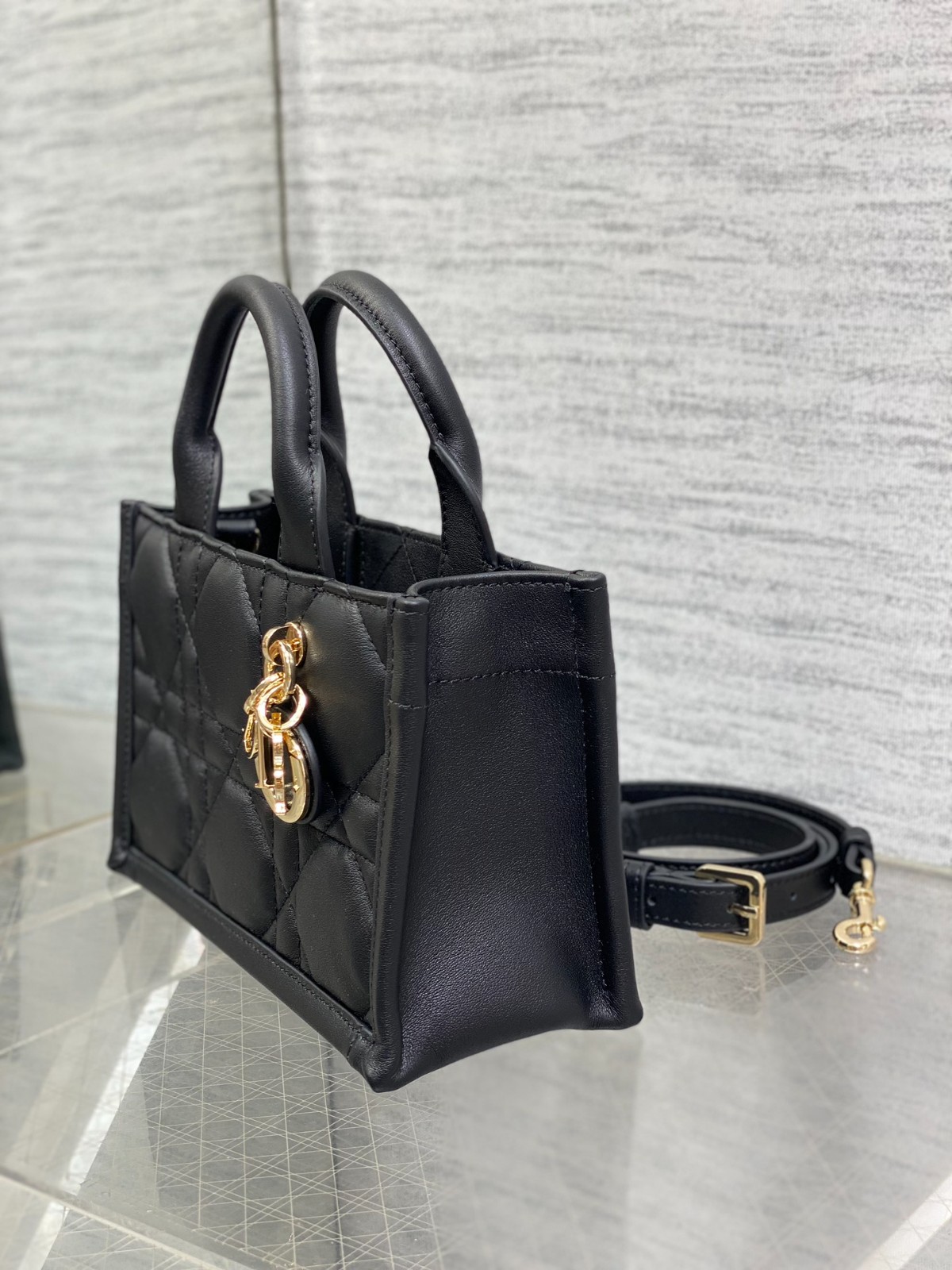 075 58123174 size 21.5x7.5x13cm