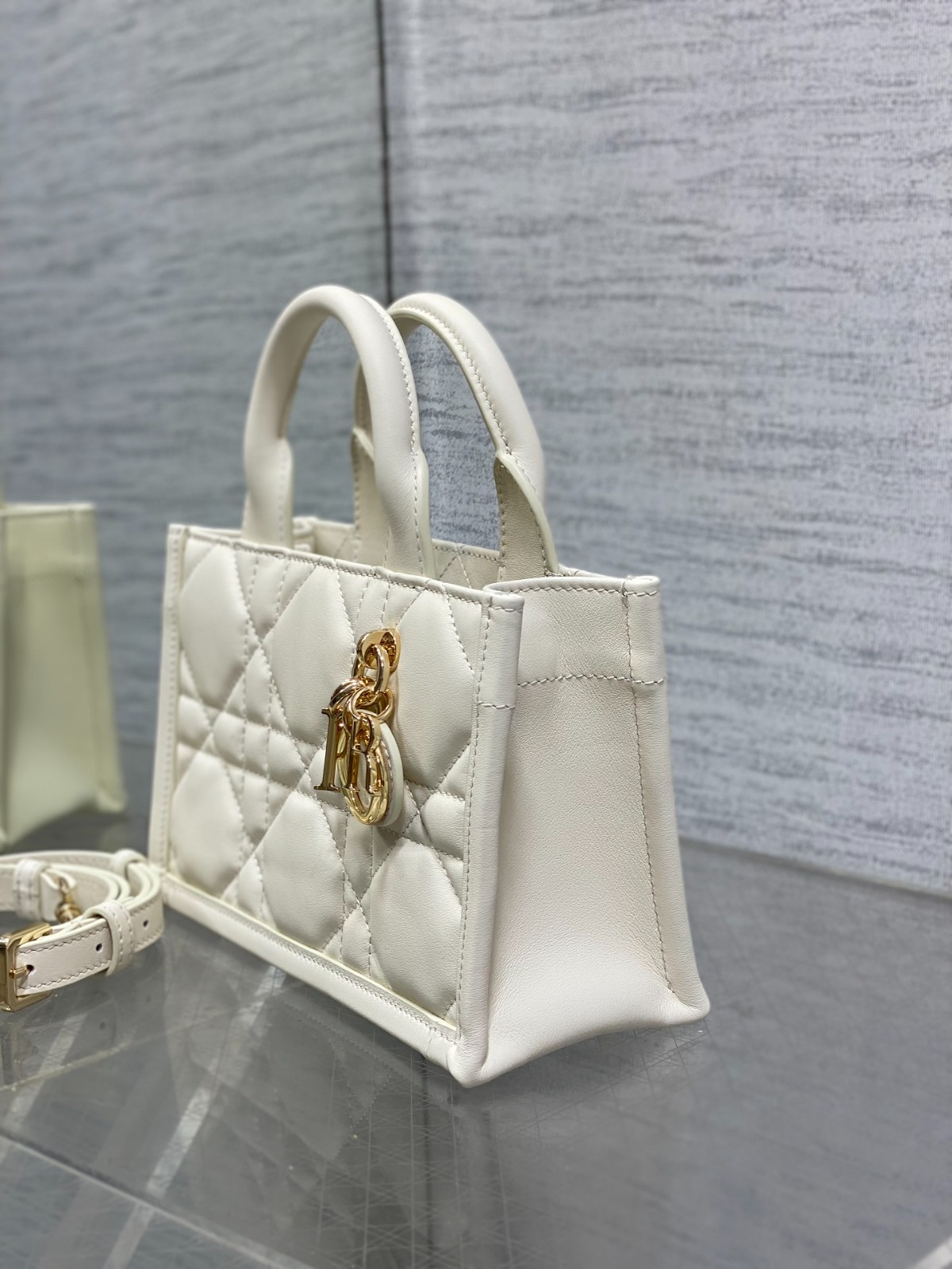 073 58123174 size 21.5x7.5x13cm