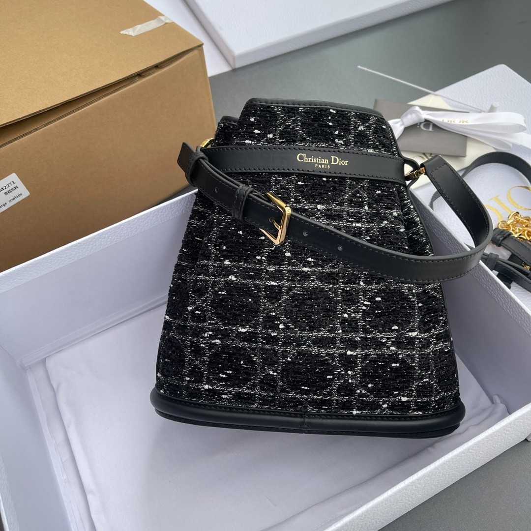 065 84123218 size 24.5×25×11cm