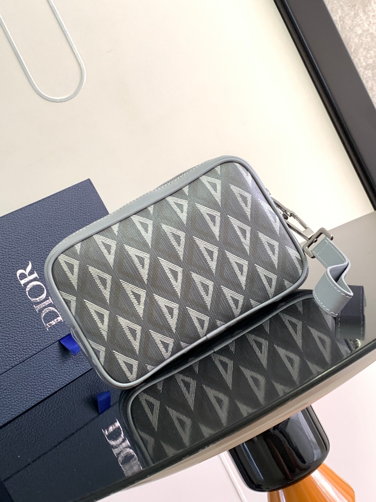 004 36123121 size 24x15.5x5.5cm