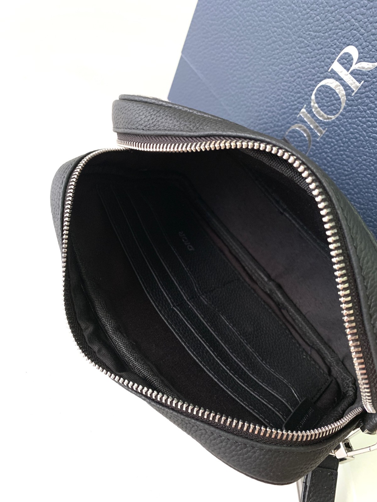 002 34123117 size 24x15.5x5.5cm