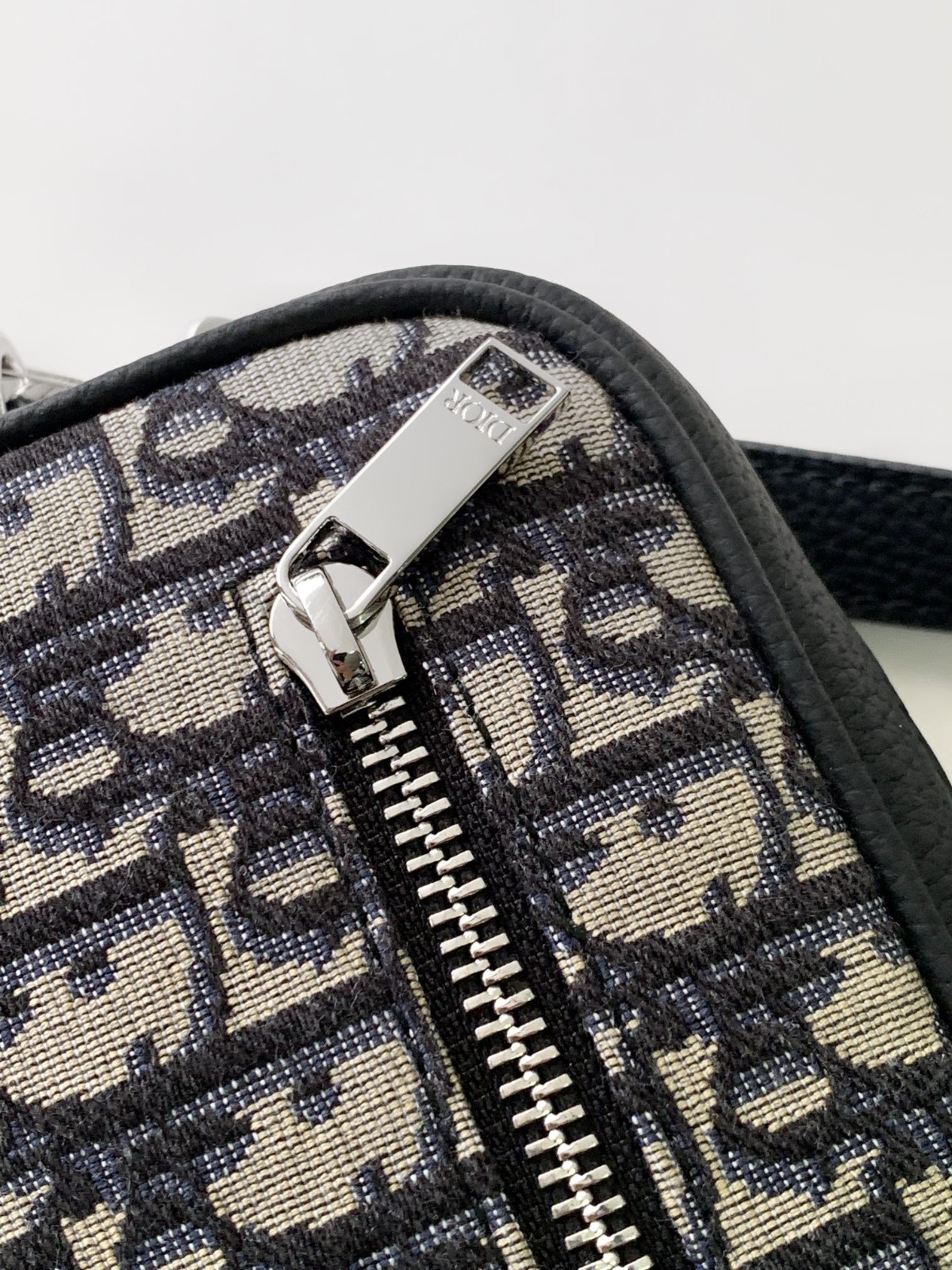 002 34123117 size 24x15.5x5.5cm