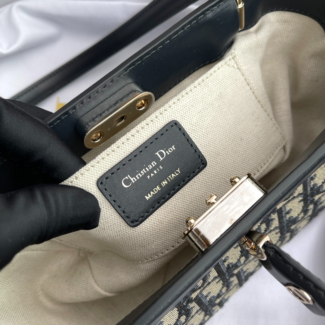 058 77123214 size 22×12.5×12cm