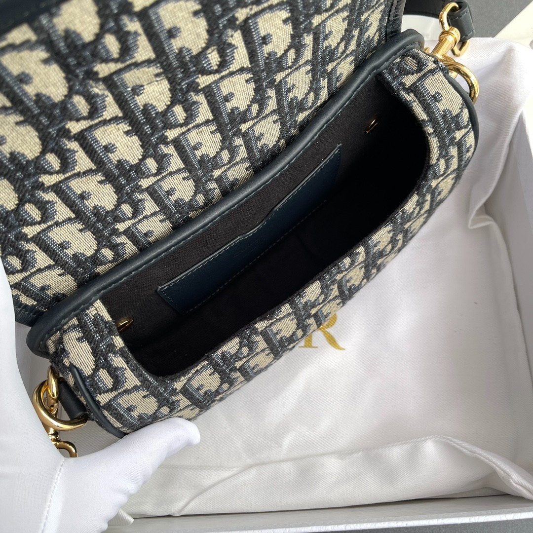 057 75123214 size 21×12×5.1cm