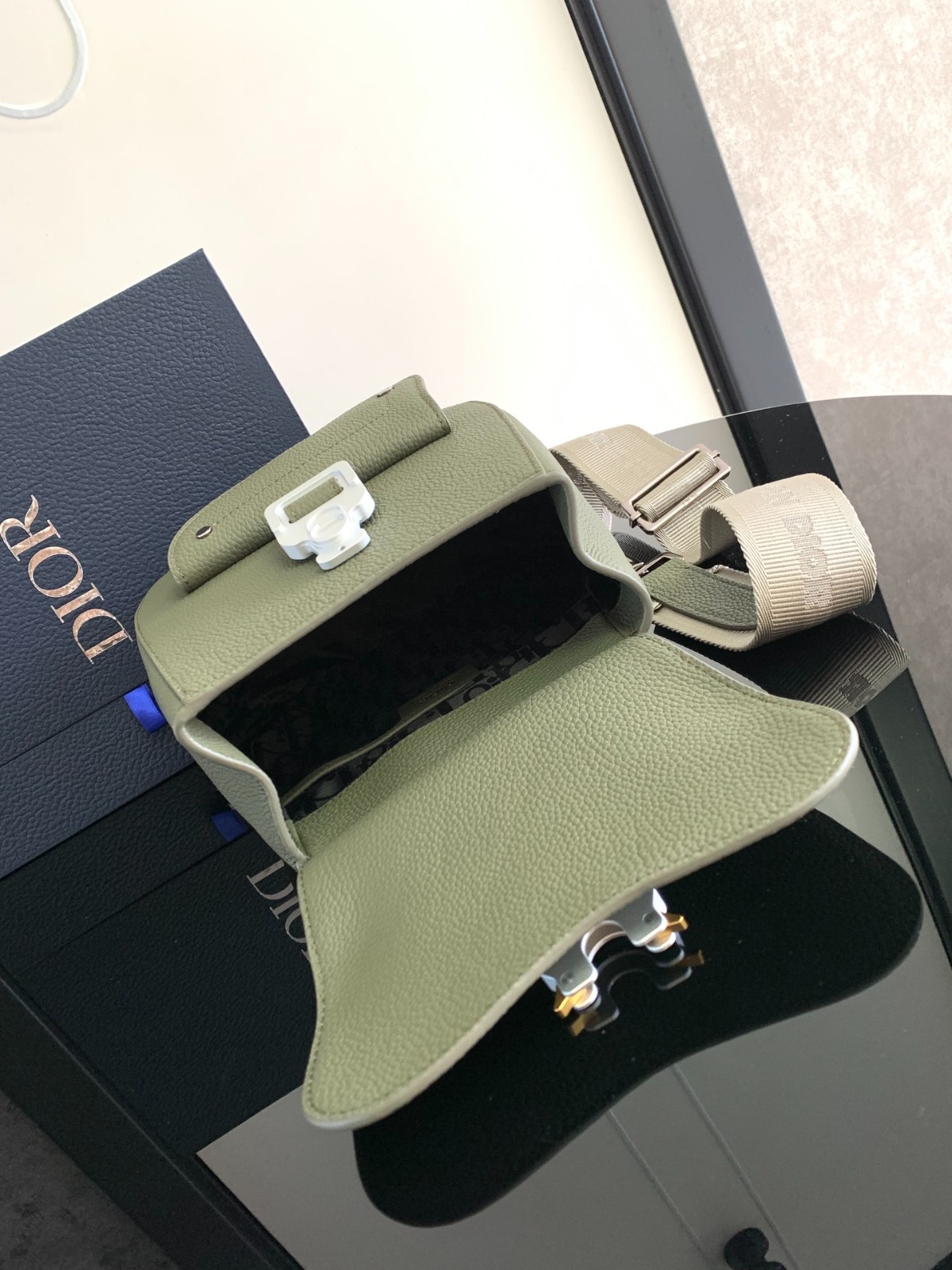 051 74123212 size 19x27.5x11.5cm