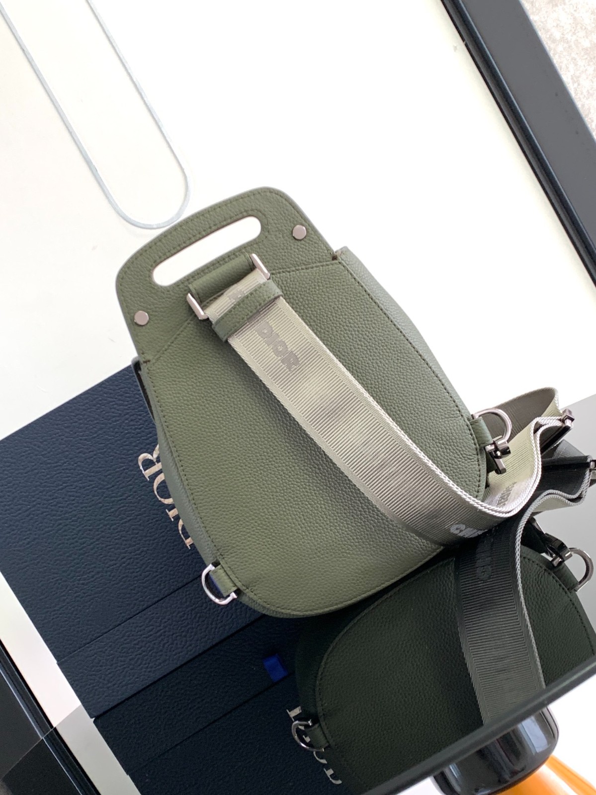 051 74123212 size 19x27.5x11.5cm