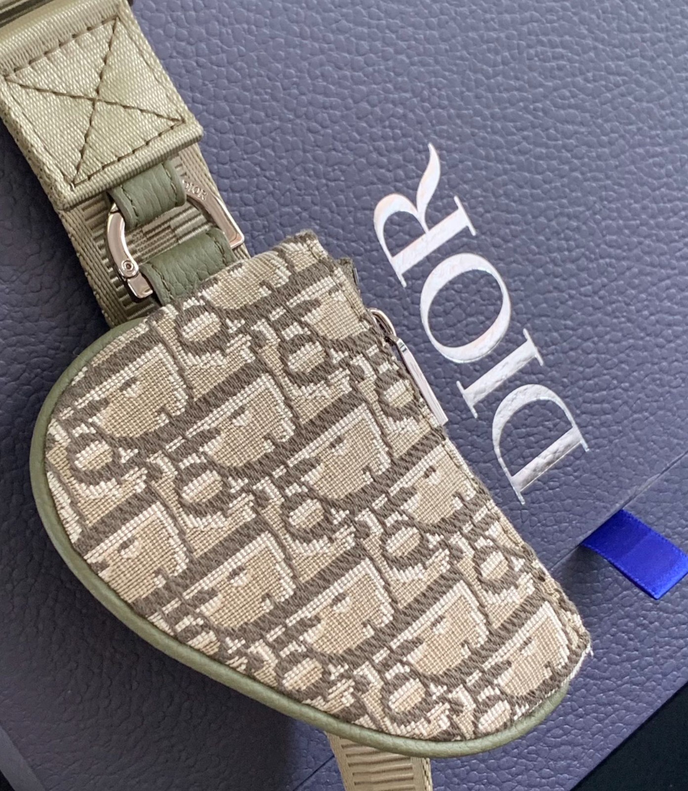 047 61123184 size 23.3x16.5x4.3cm
