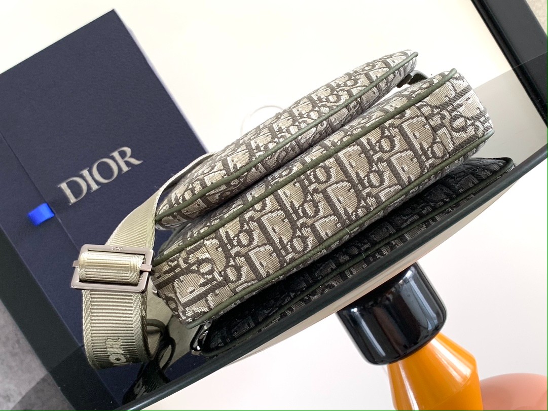 047 61123184 size 23.3x16.5x4.3cm
