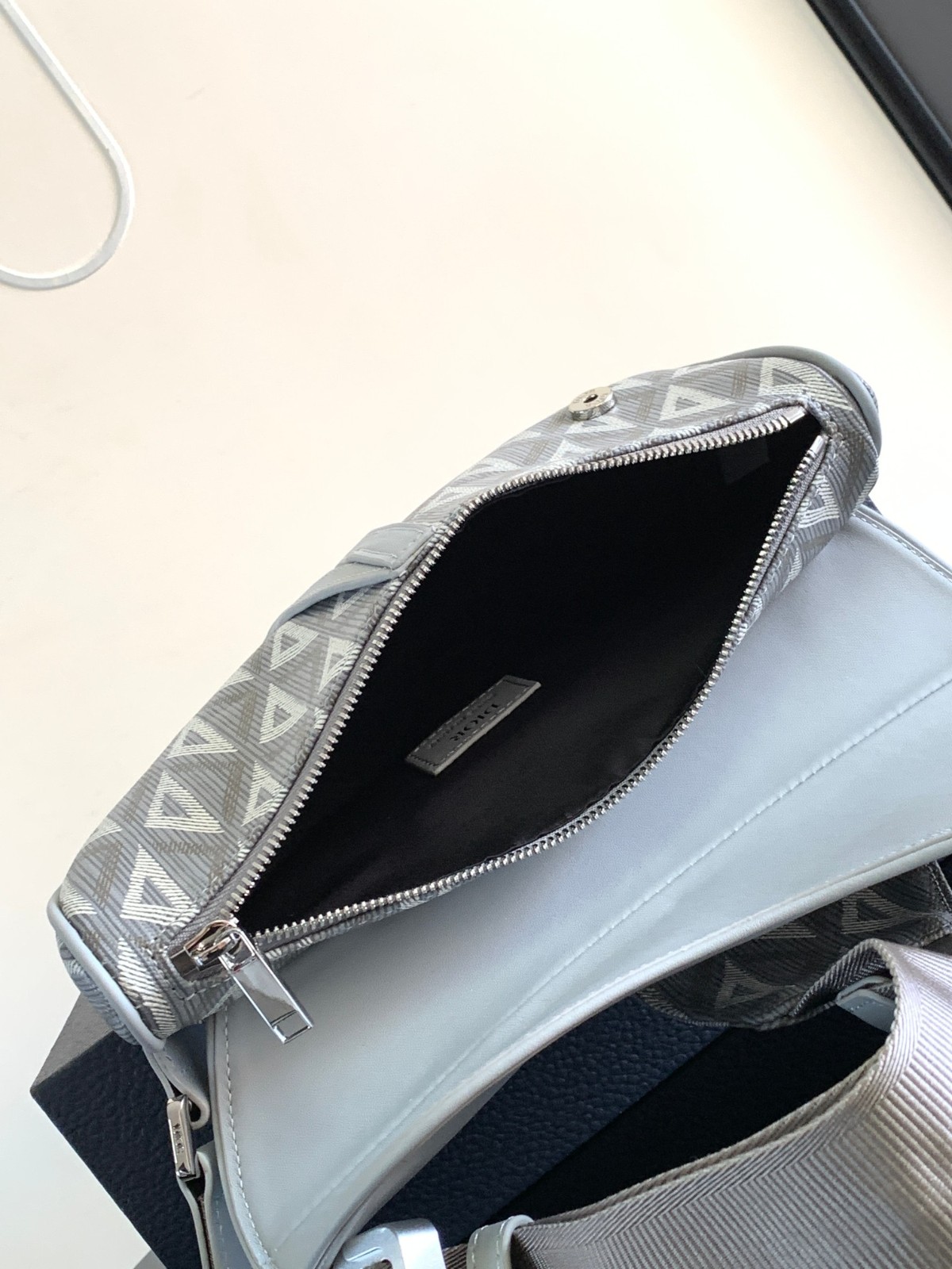 040 52123166 size 26x19x4.5cm