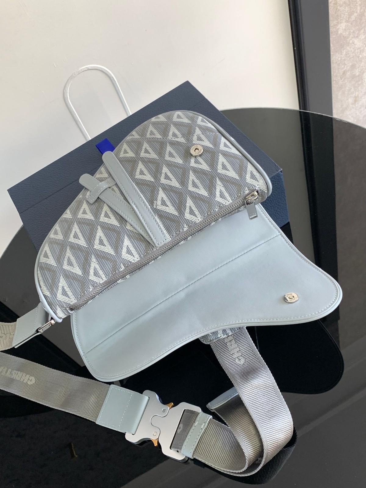040 52123166 size 26x19x4.5cm