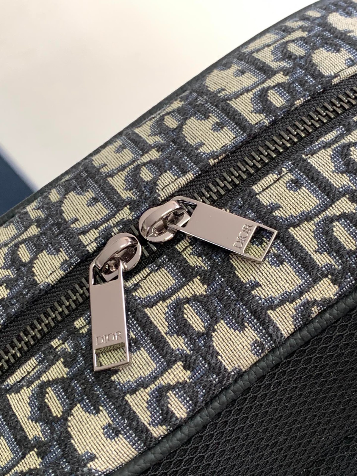 031 57123174 size 28.5x41x14cm