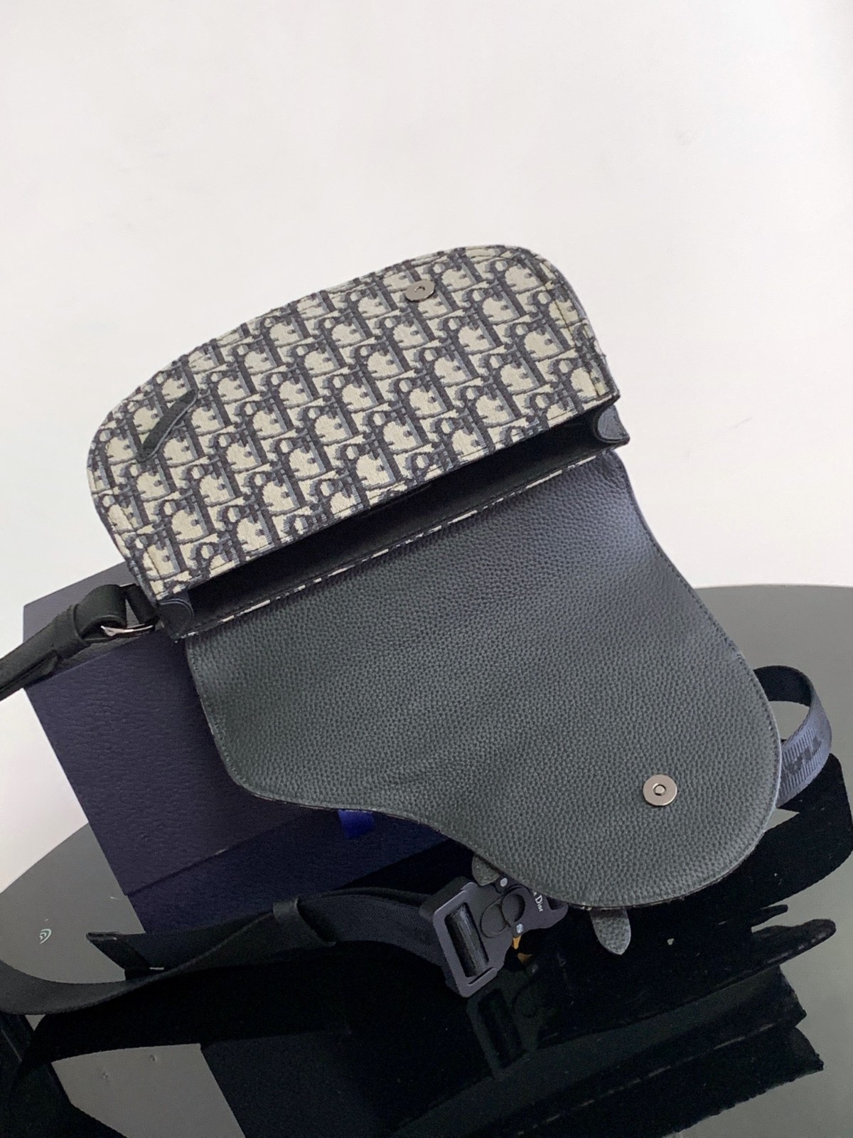 026 48123141 size 24x17.5x5cm