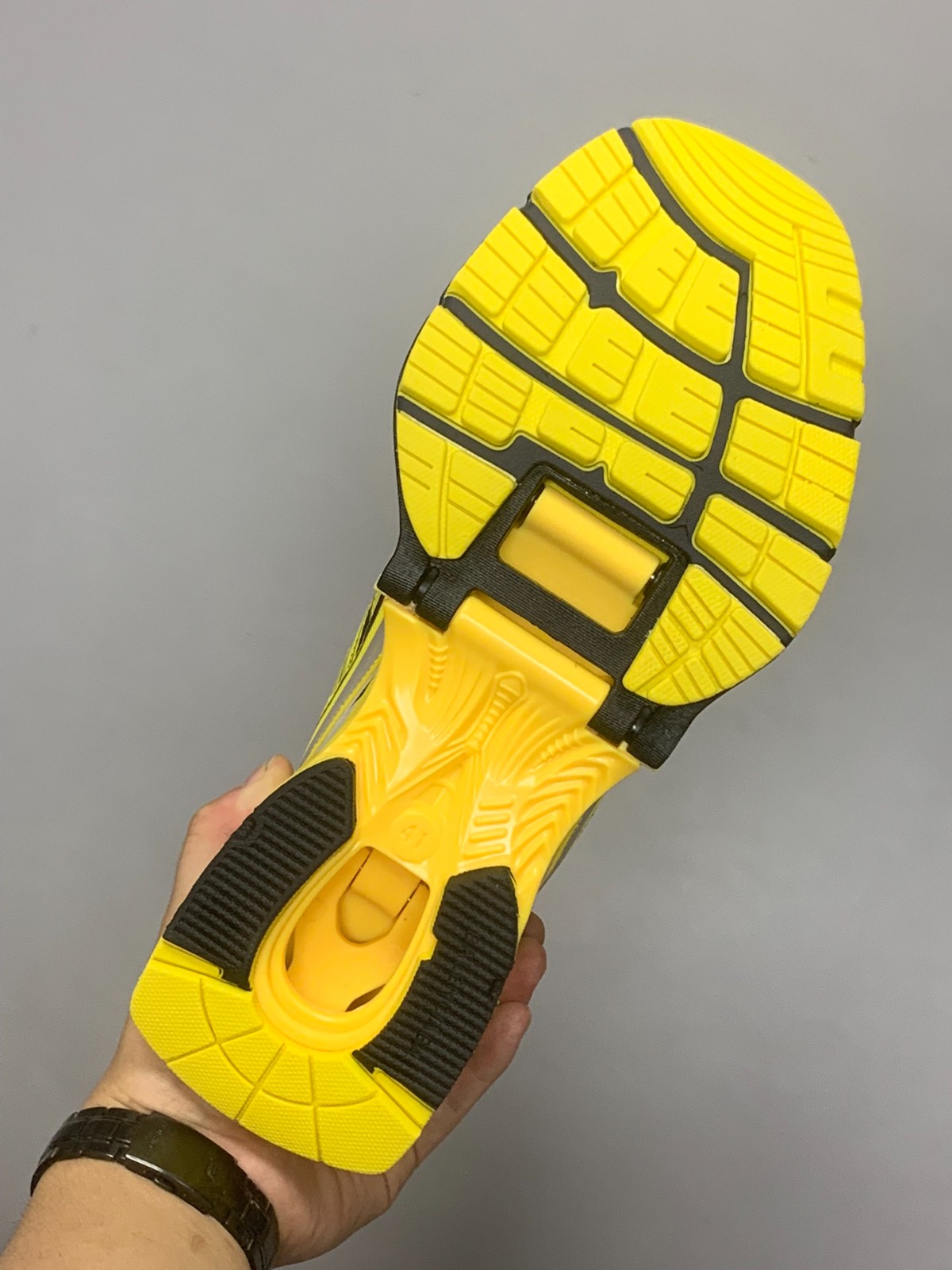 040 52123166 size 35-46