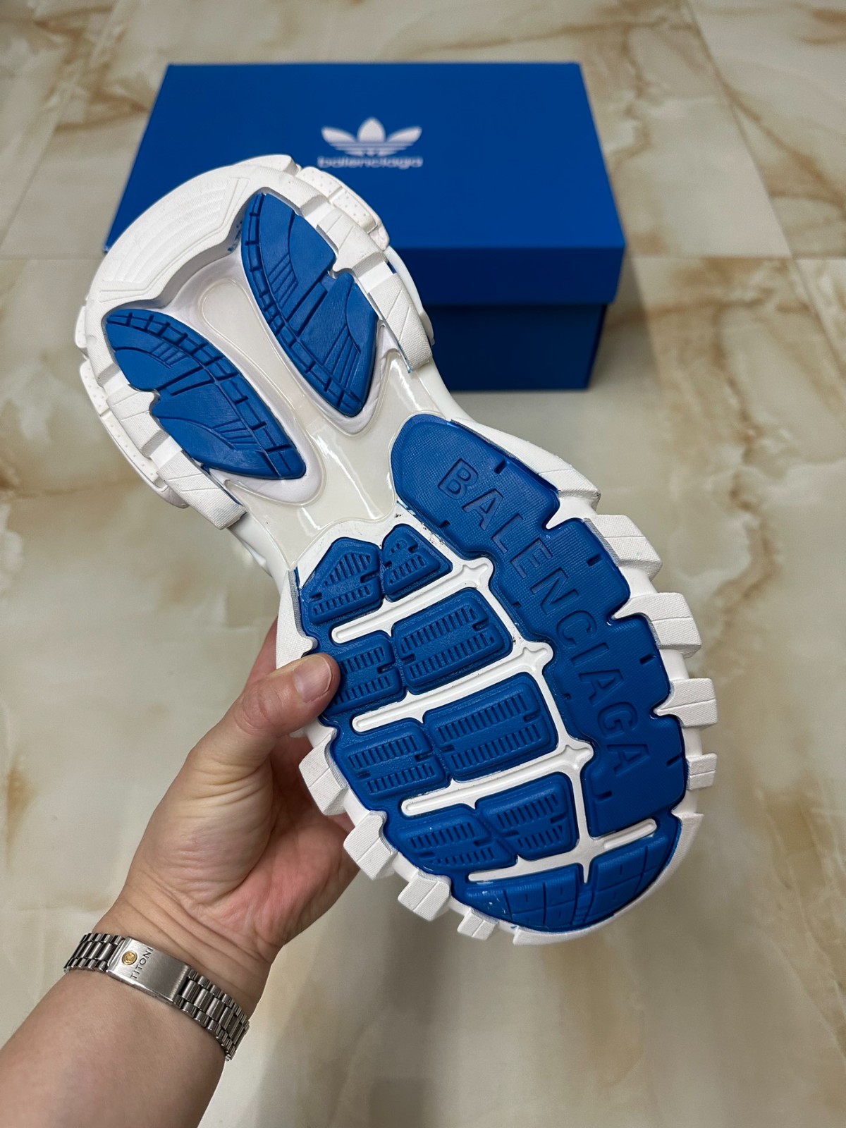016 4212137 size 35-46