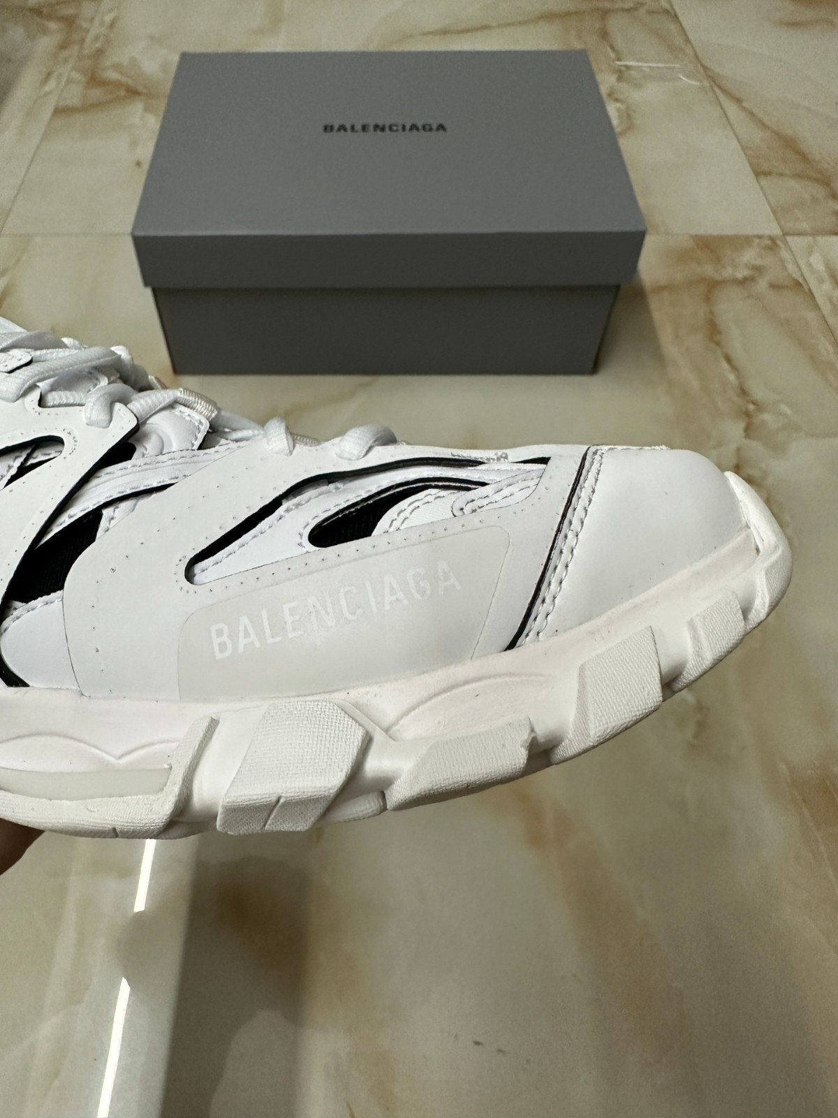 007 42123138 size 35-46