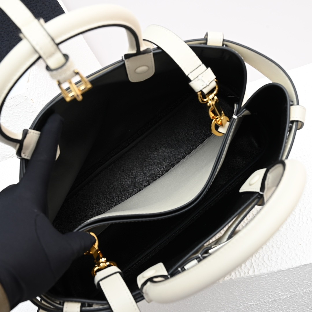 073 90123242 size 32x23x11cm