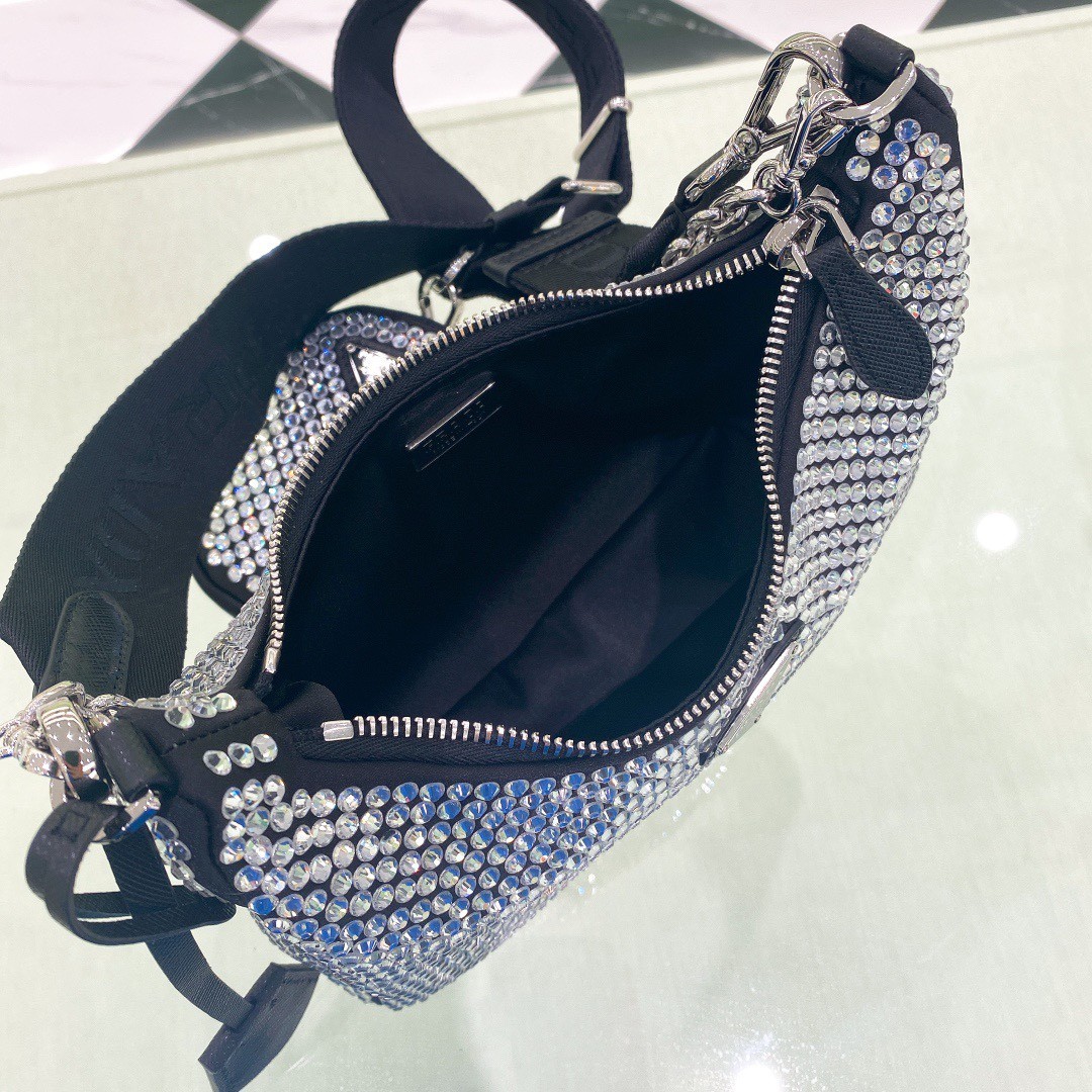 003 56123172 size 22x18x6.5cm