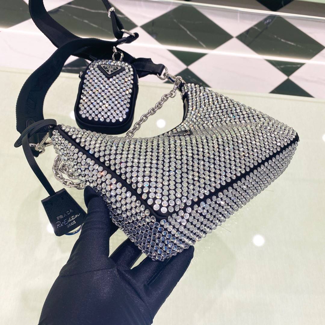 003 56123172 size 22x18x6.5cm