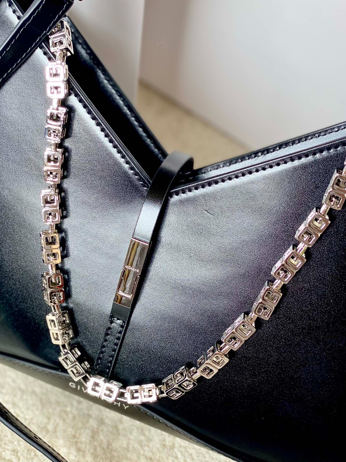 004 85123228 size 29x23x6cm