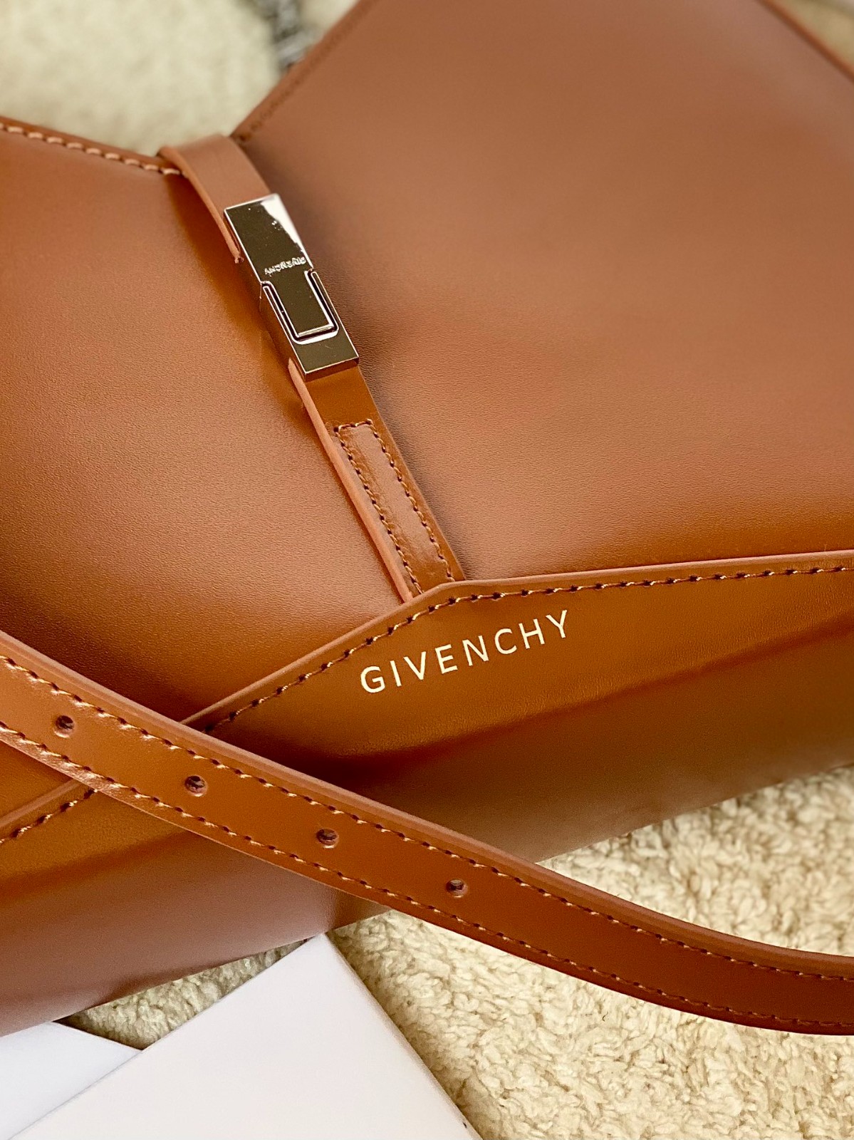 002 85123228 size 29x23x6cm