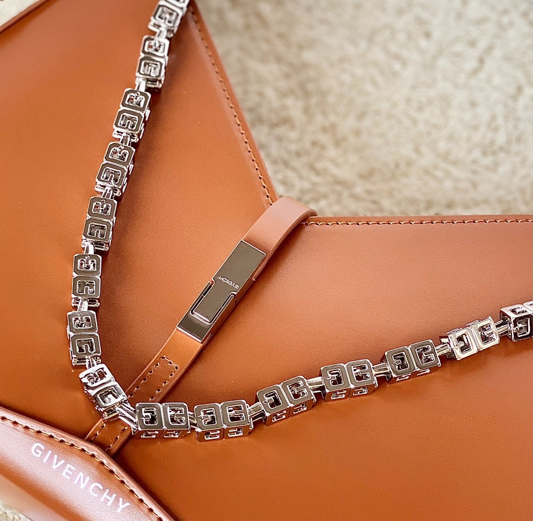 002 85123228 size 29x23x6cm
