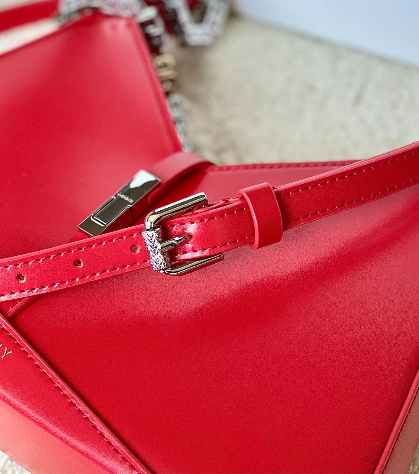 001 85123228 size 29x23x6cm