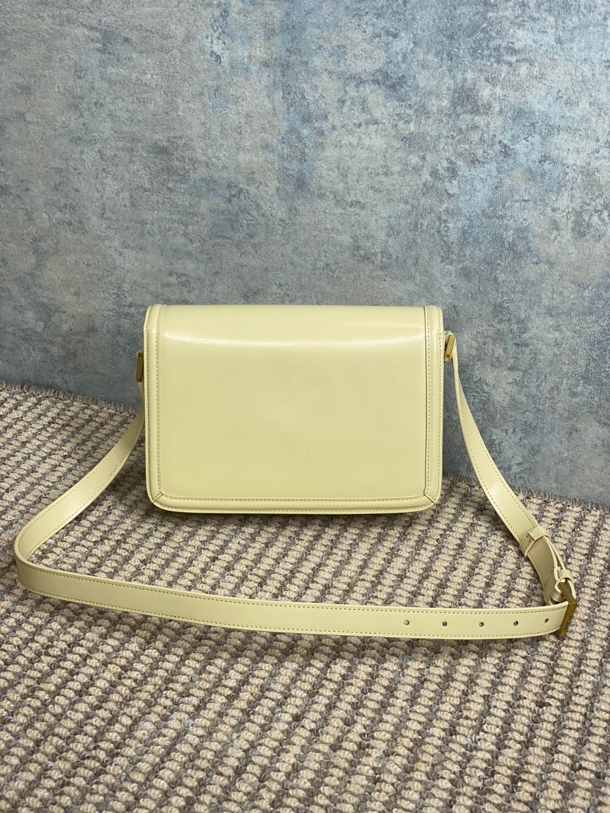 049 72123204;82123221 size 19x13x5;size 23x16x6cm