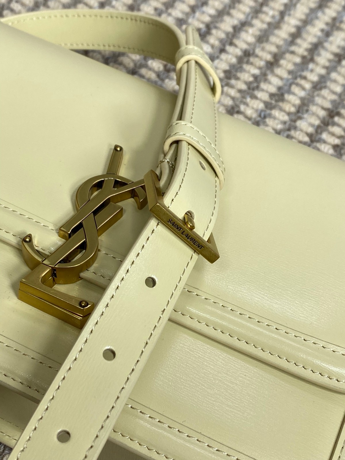 049 72123204;82123221 size 19x13x5;size 23x16x6cm