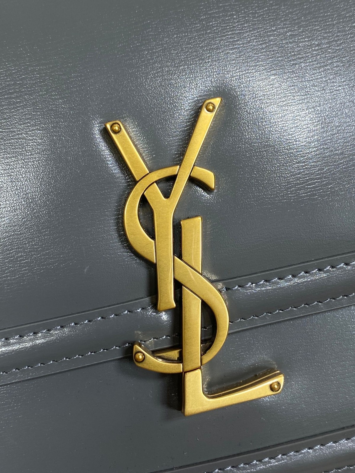 048 72123204;82123221 size 19x13x5;size 23x16x6cm