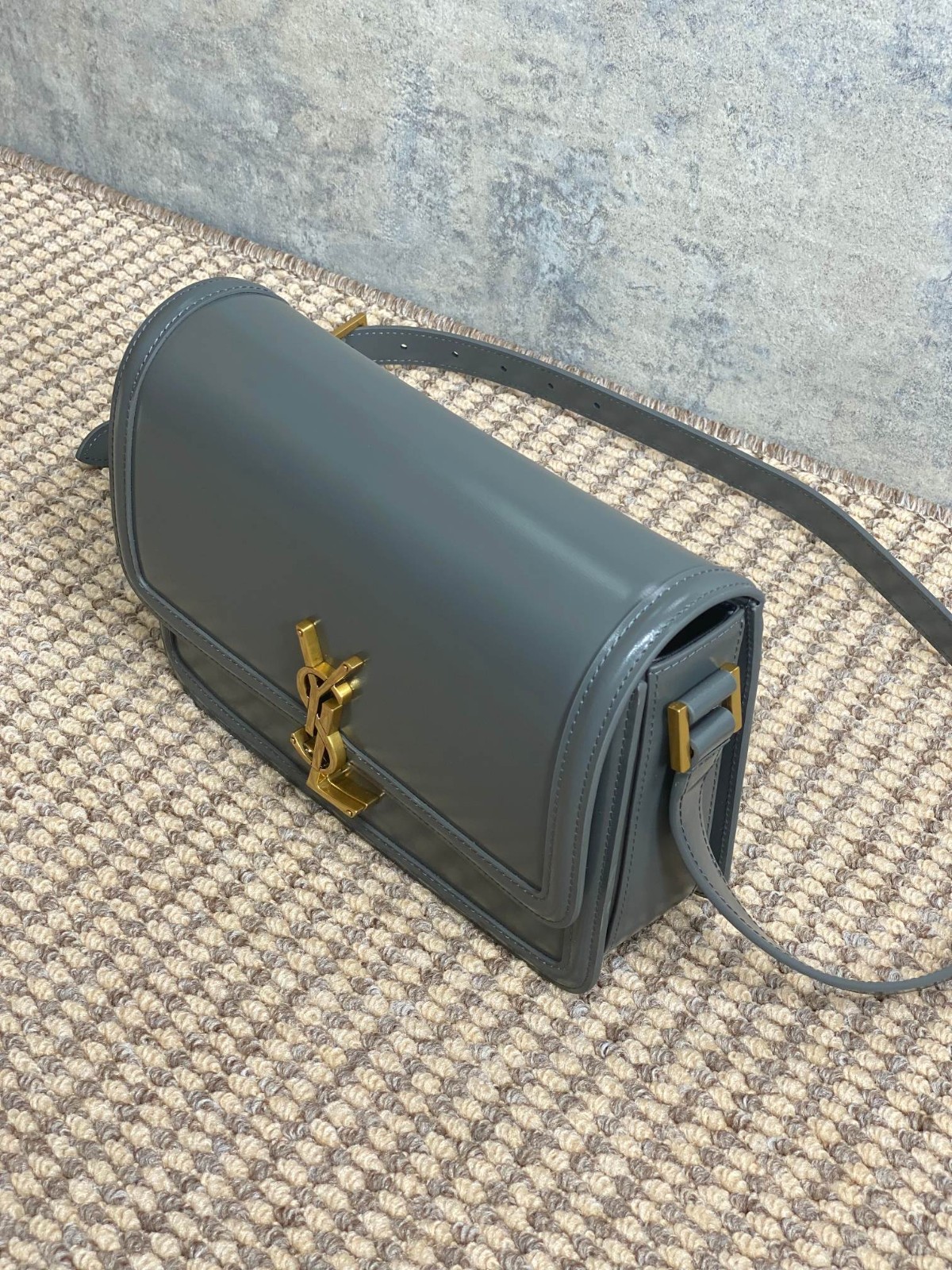 048 72123204;82123221 size 19x13x5;size 23x16x6cm