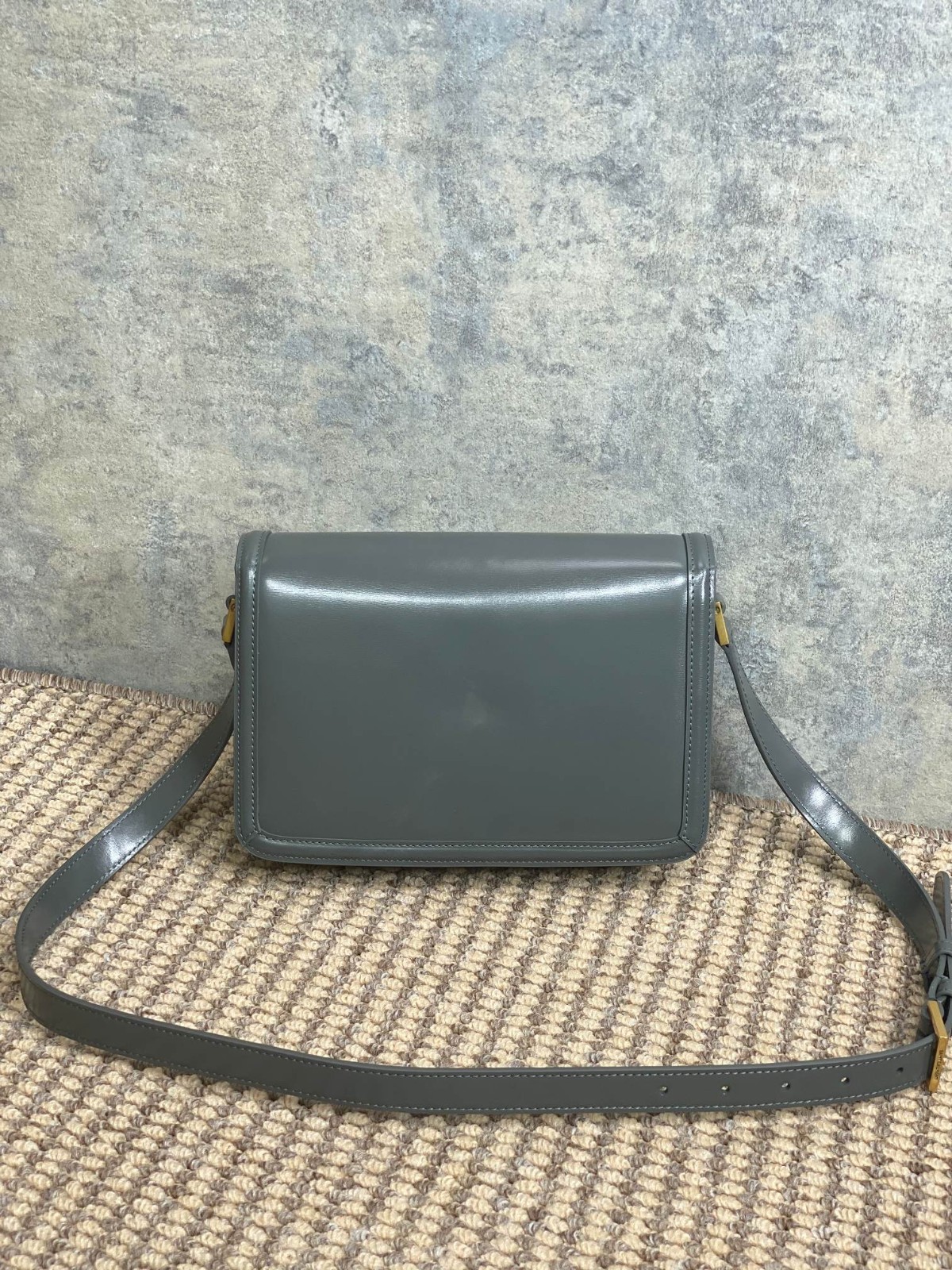 048 72123204;82123221 size 19x13x5;size 23x16x6cm