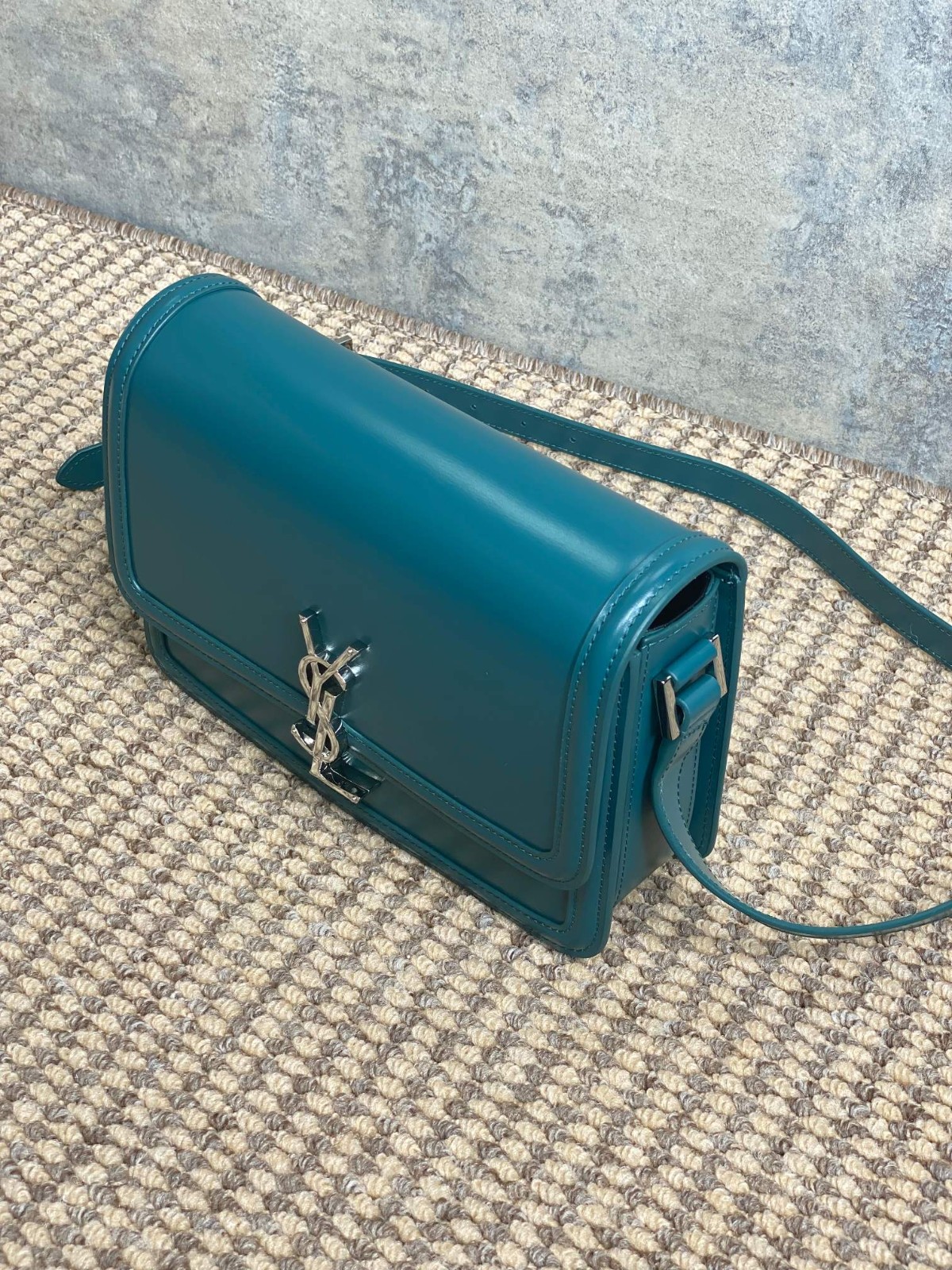 047 72123204;82123221 size 19x13x5;size 23x16x6cm