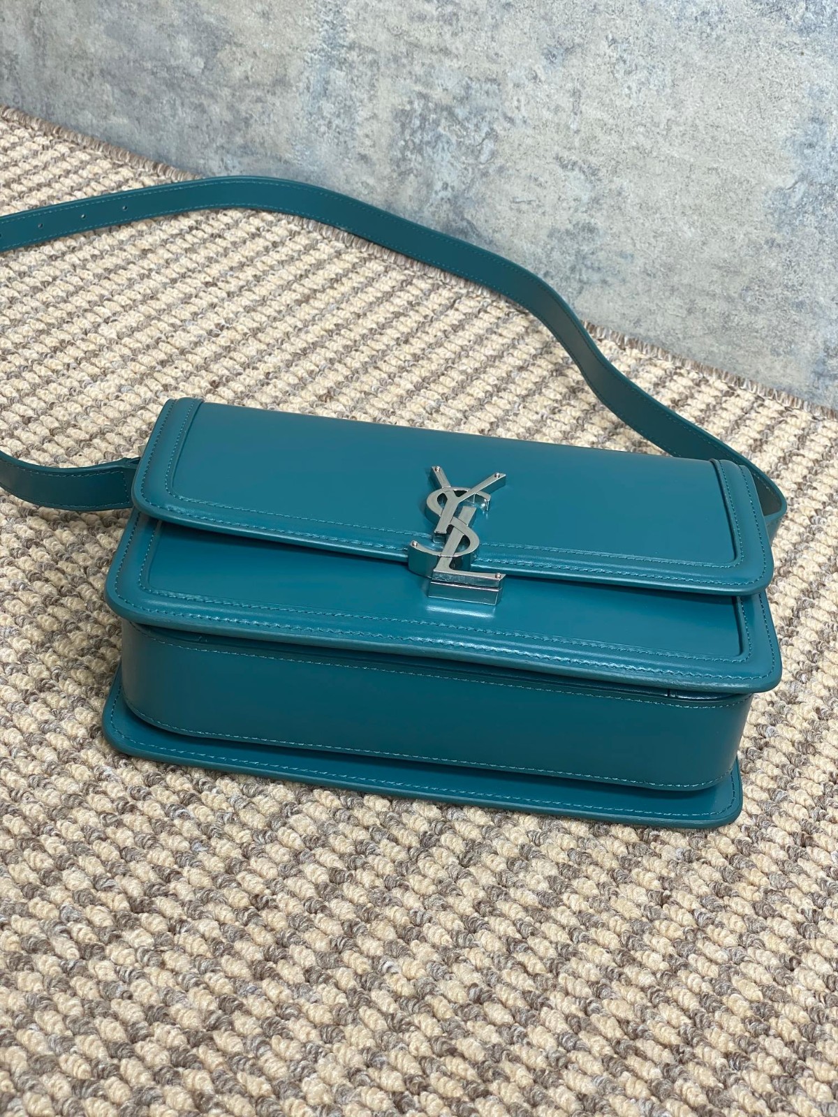 047 72123204;82123221 size 19x13x5;size 23x16x6cm