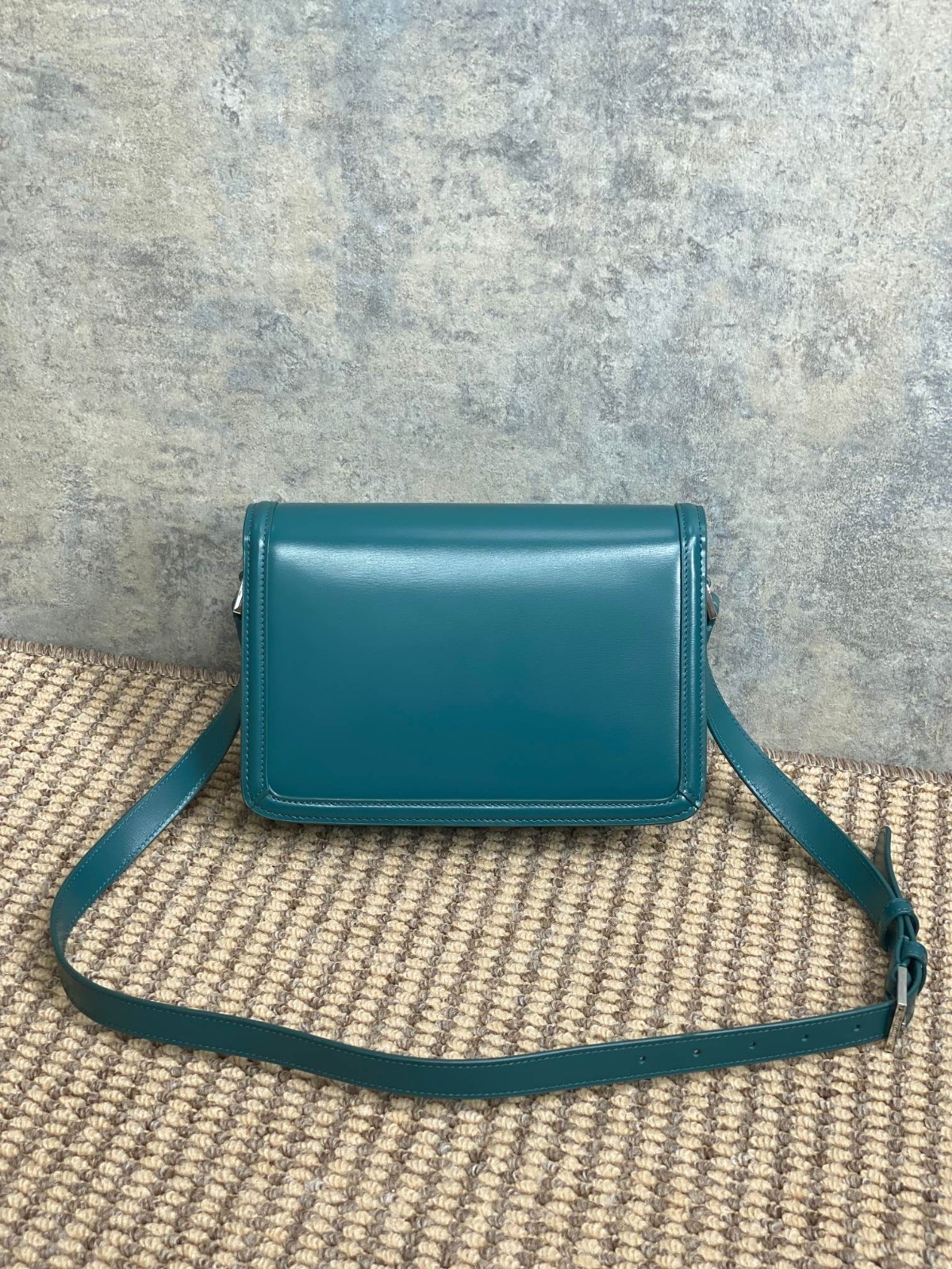 047 72123204;82123221 size 19x13x5;size 23x16x6cm