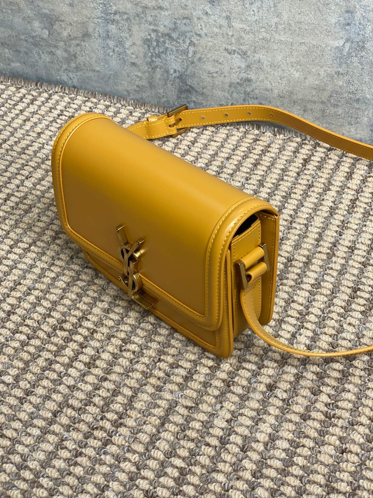 045 72123204;82123221 size 19x13x5;size 23x16x6cm