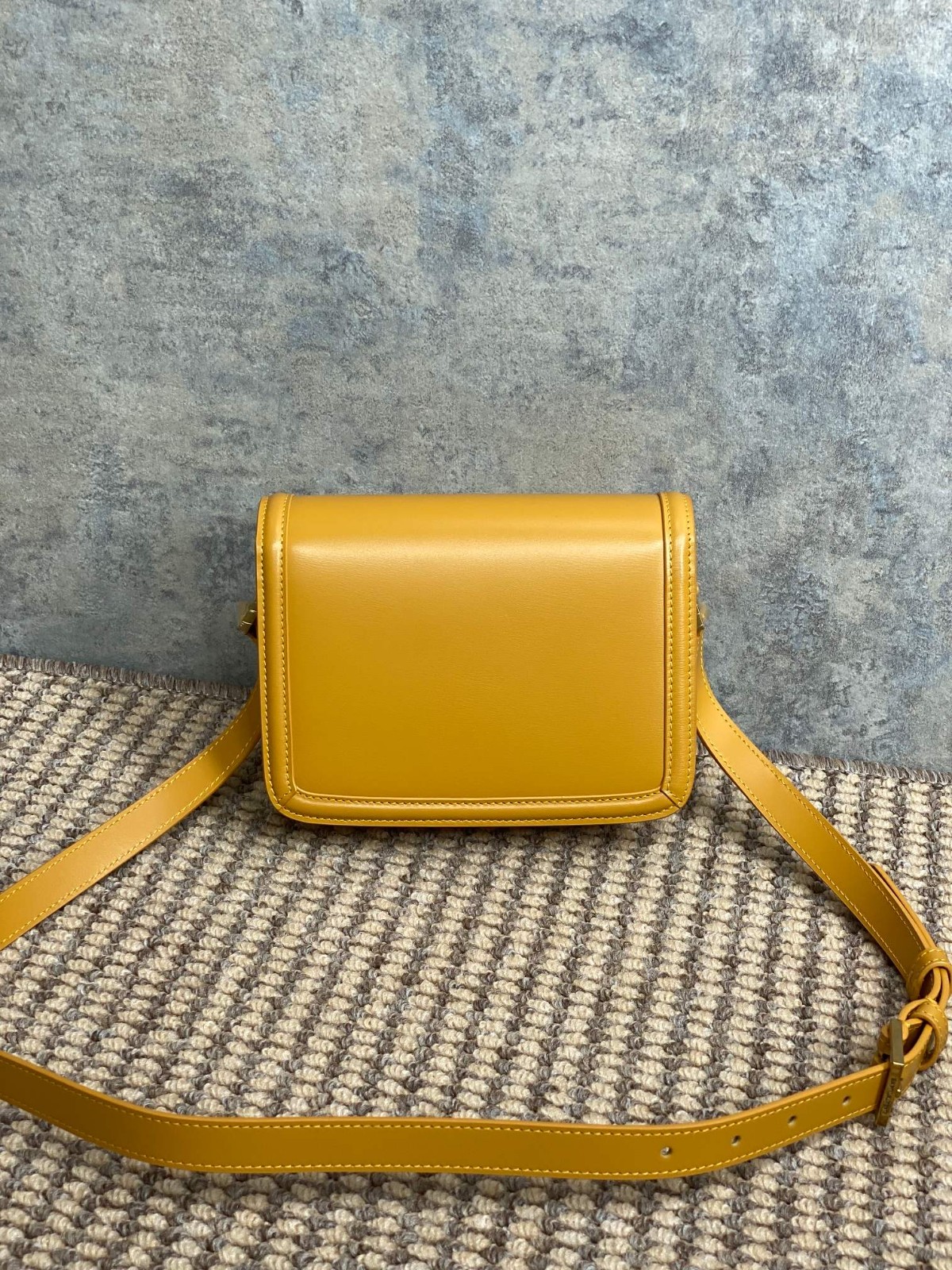 045 72123204;82123221 size 19x13x5;size 23x16x6cm