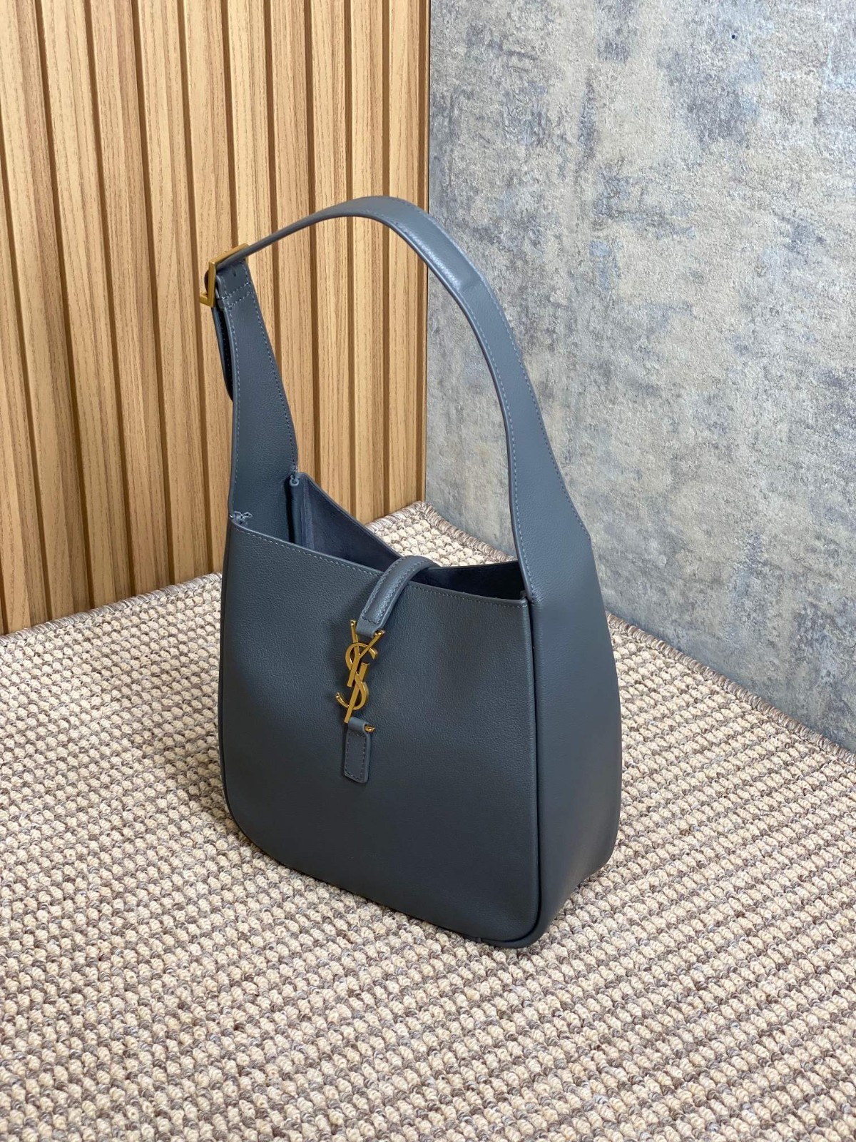 043 72123204 size 22x22x10cm
