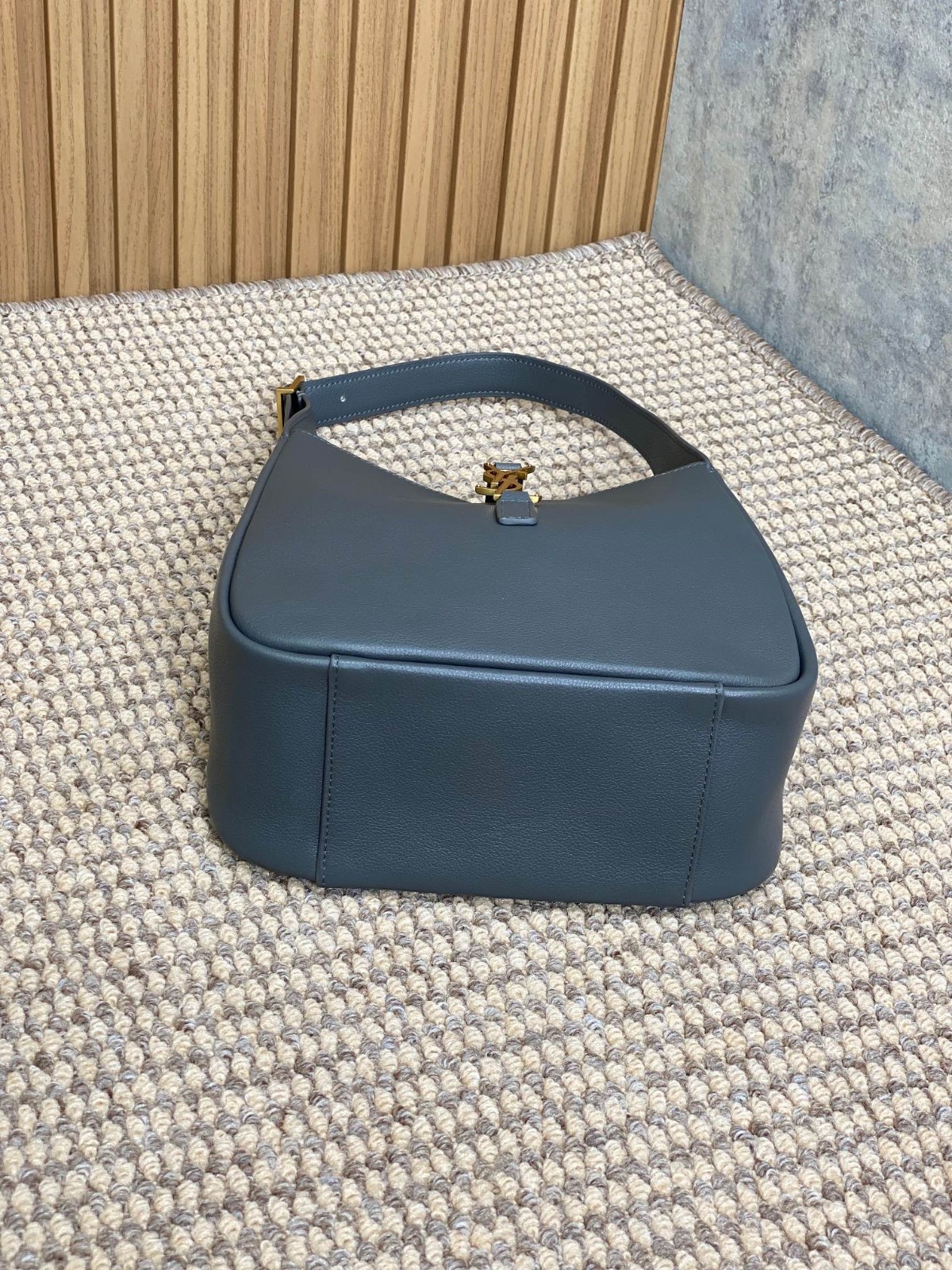 043 72123204 size 22x22x10cm
