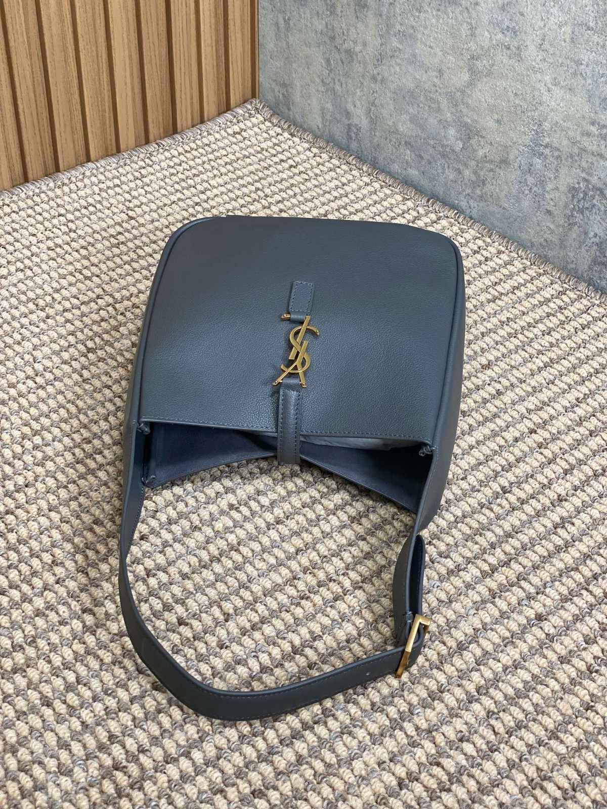043 72123204 size 22x22x10cm