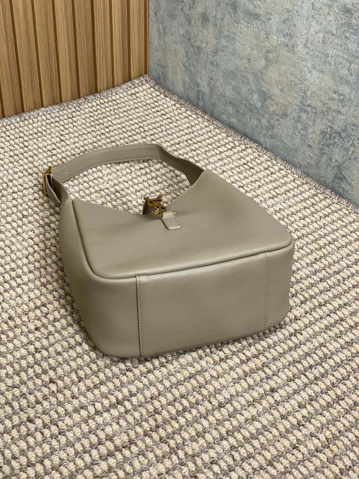 042 72123204 size 22x22x10cm