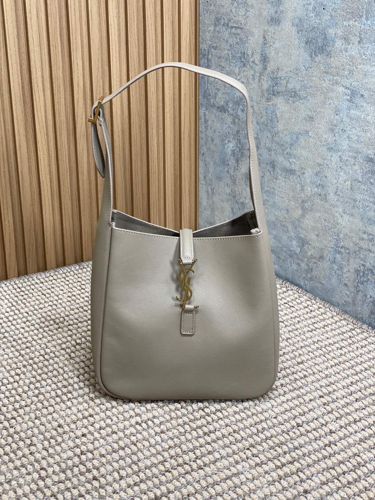 042 72123204 size 22x22x10cm