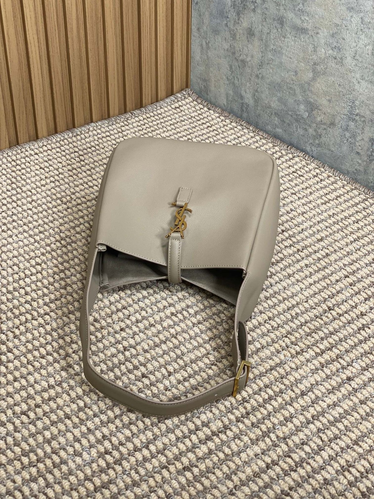 042 72123204 size 22x22x10cm