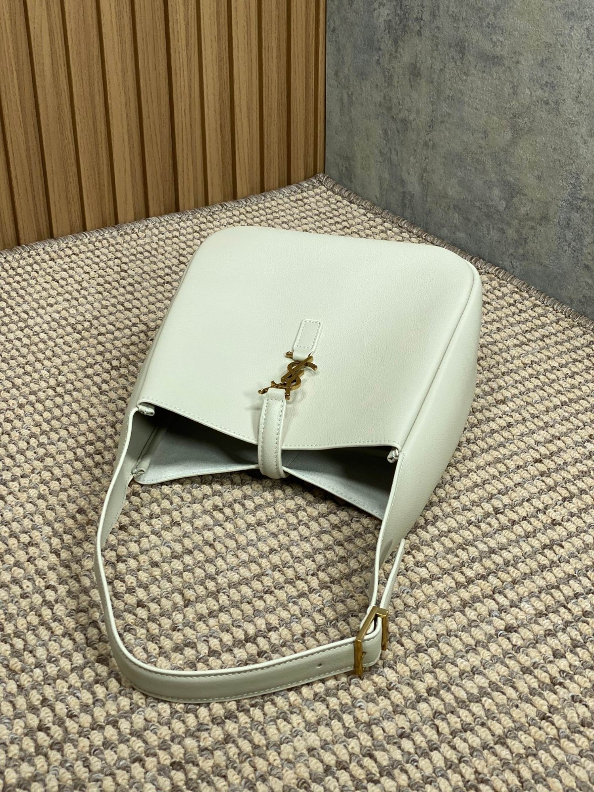 039 72123204 size 22x22x10cm