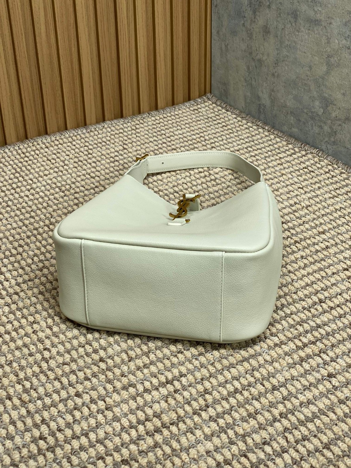 039 72123204 size 22x22x10cm