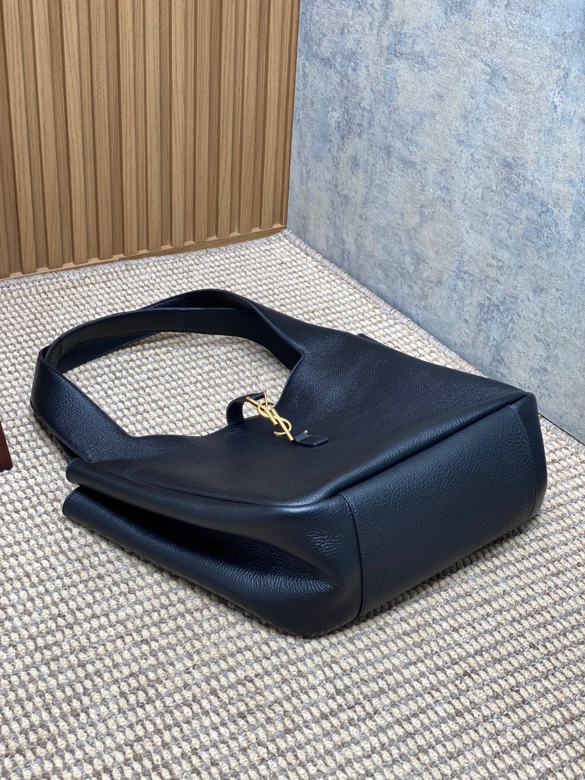 027 105123301 size 50x28x18cm