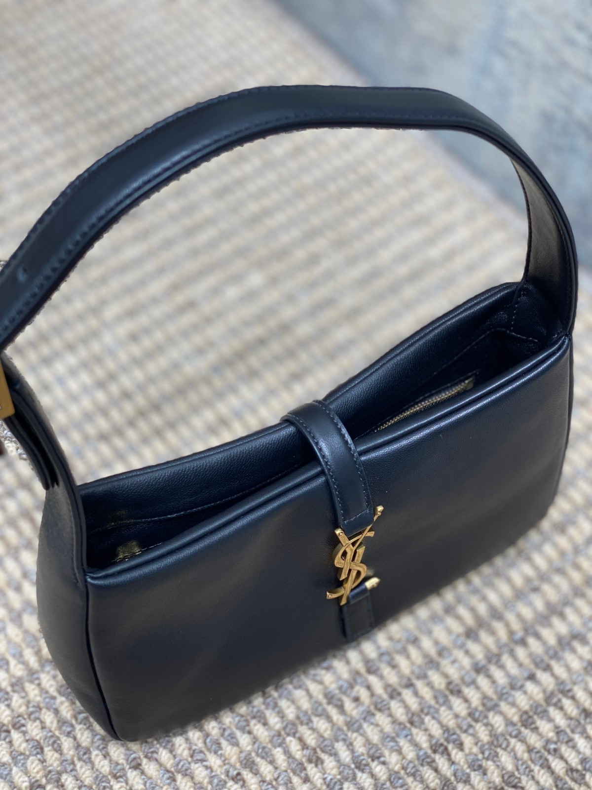 022 60123177 size 23x16x6.5cm